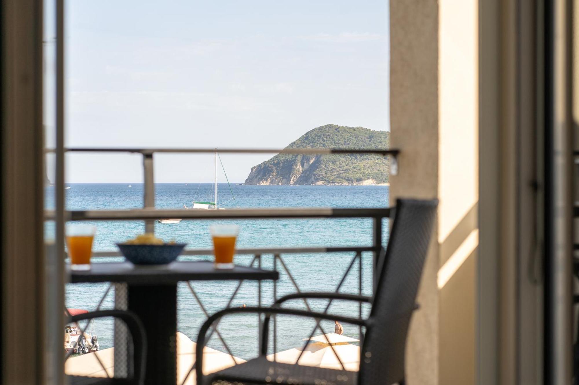 George Beachfront Apartments Lithakia  Chambre photo