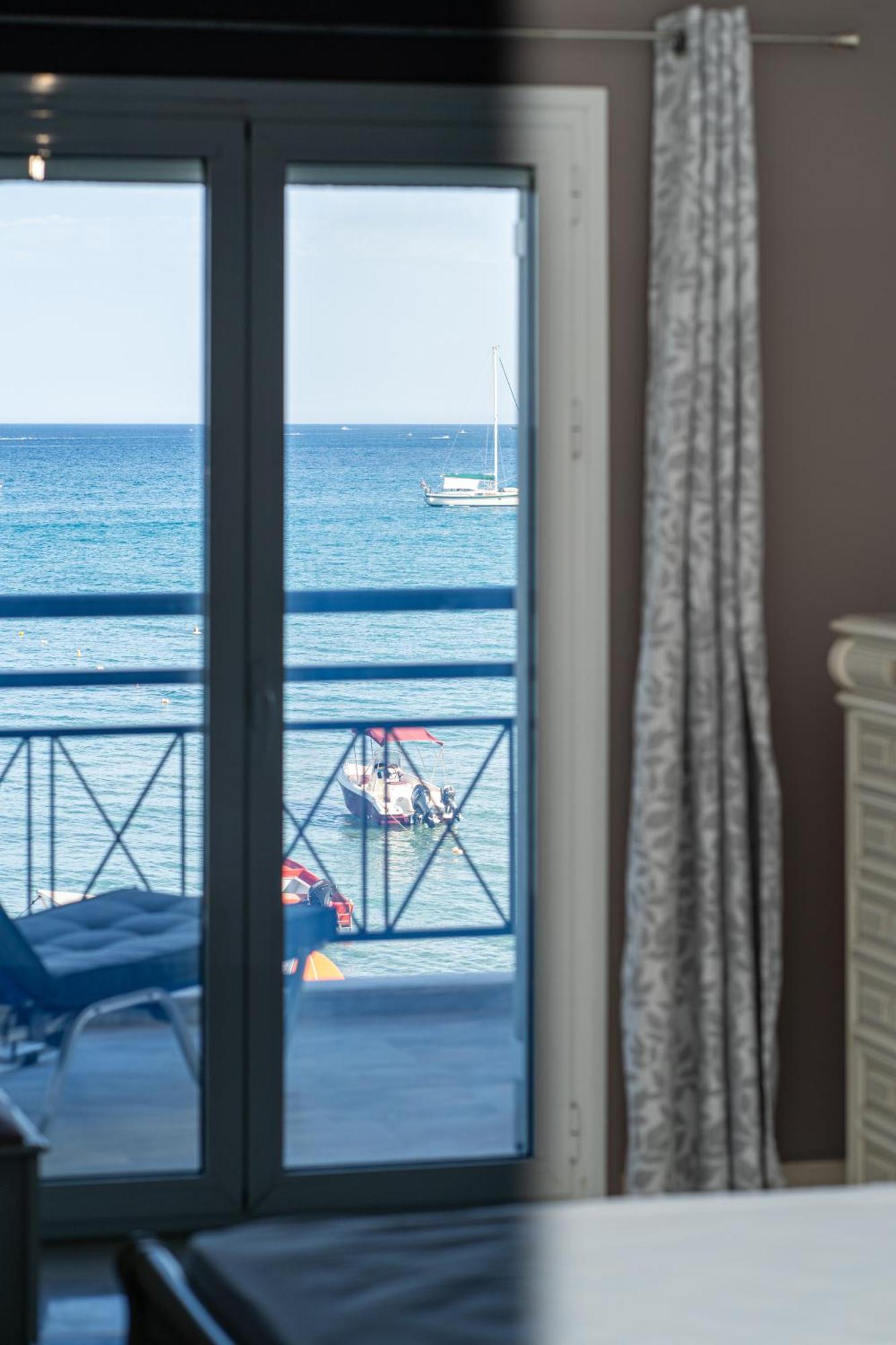 George Beachfront Apartments Lithakia  Chambre photo