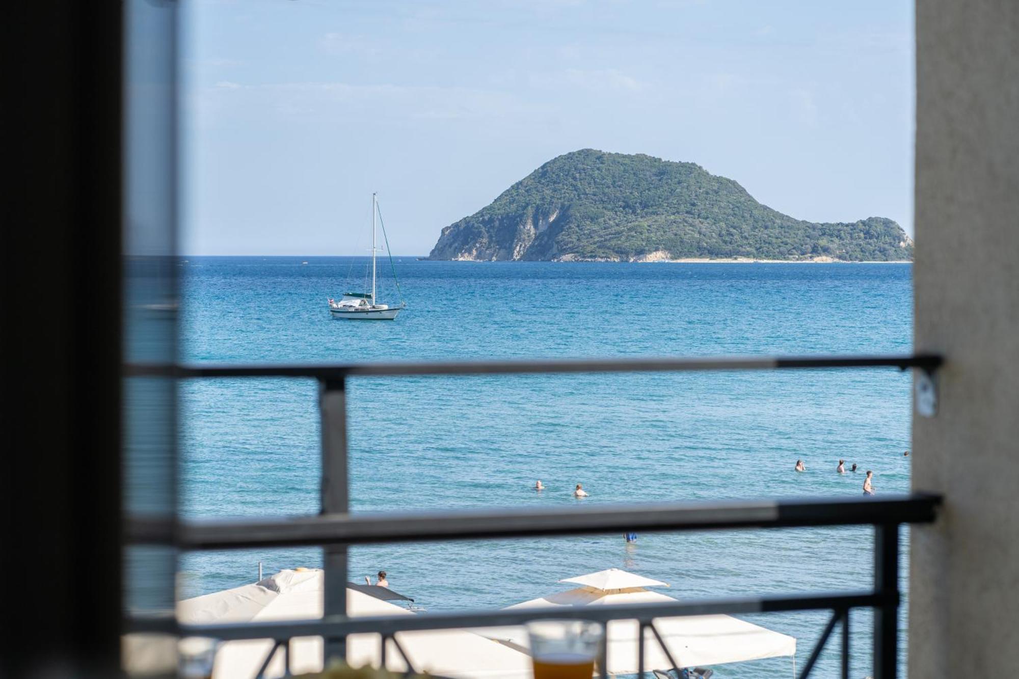 George Beachfront Apartments Lithakia  Chambre photo