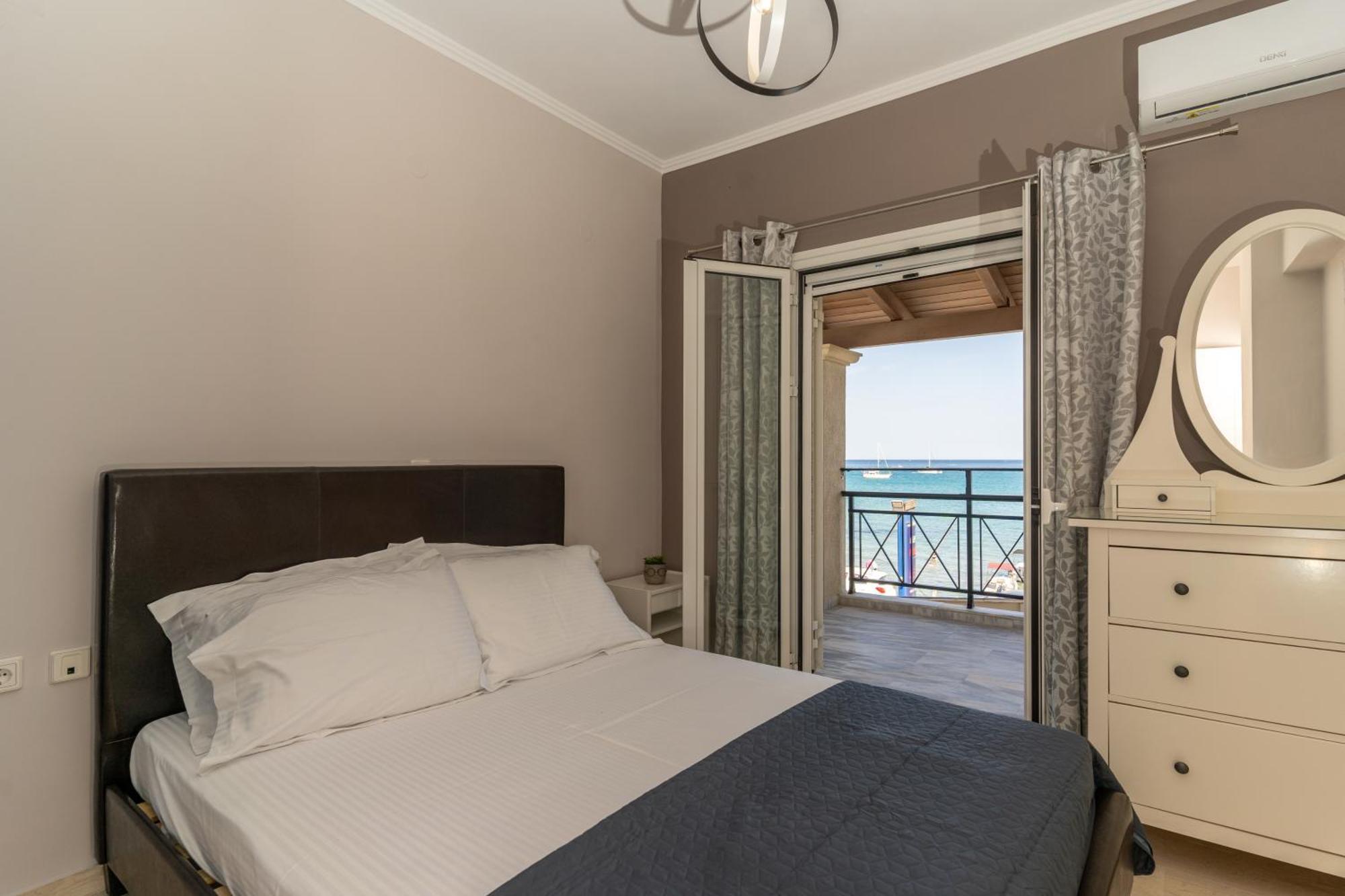 George Beachfront Apartments Lithakia  Extérieur photo