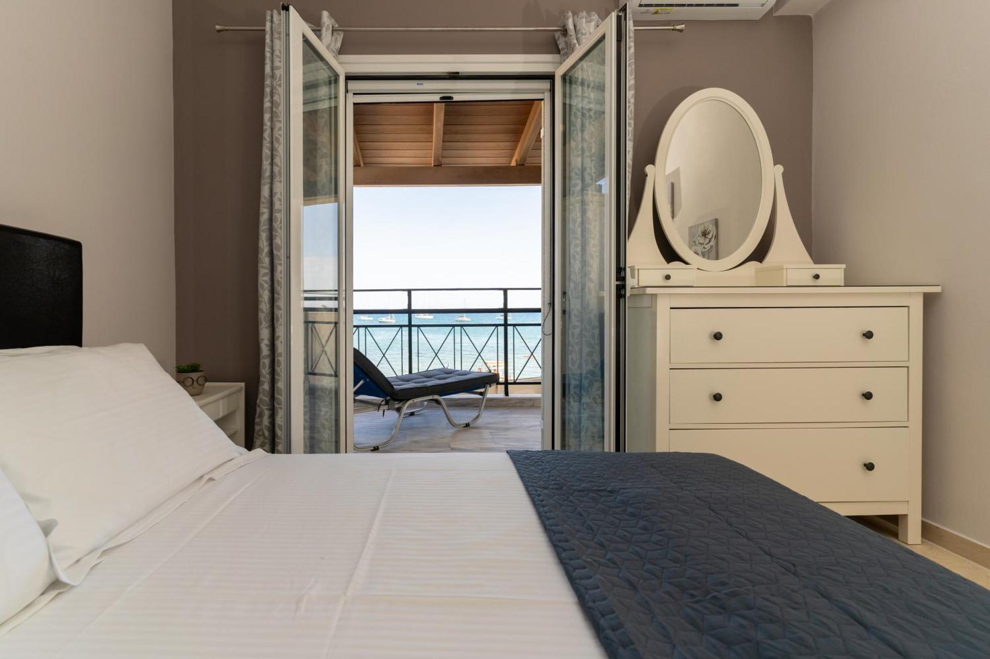 George Beachfront Apartments Lithakia  Chambre photo