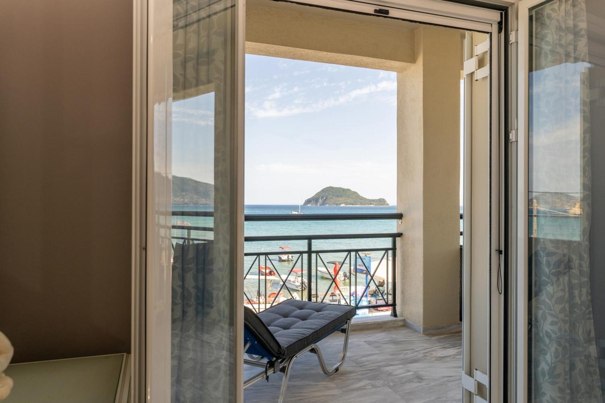 George Beachfront Apartments Lithakia  Chambre photo