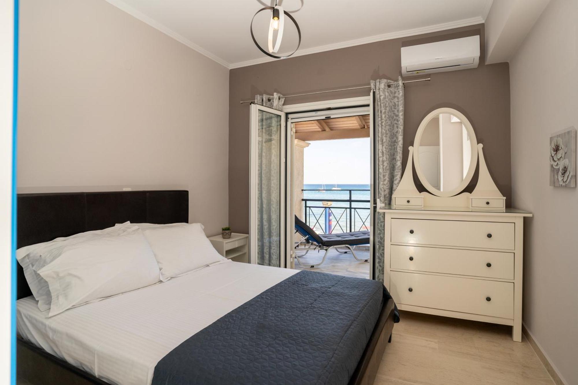 George Beachfront Apartments Lithakia  Chambre photo
