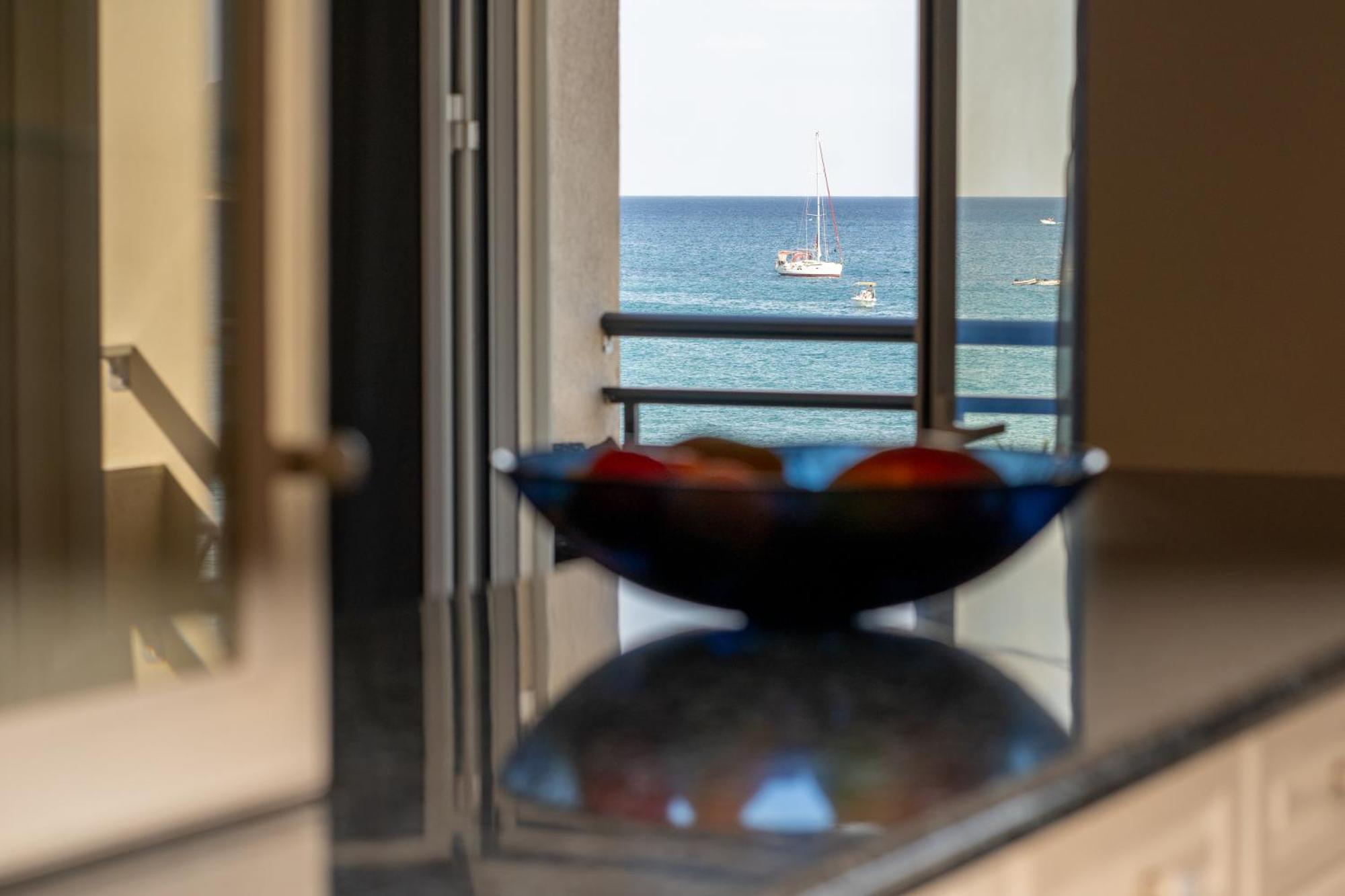 George Beachfront Apartments Lithakia  Chambre photo
